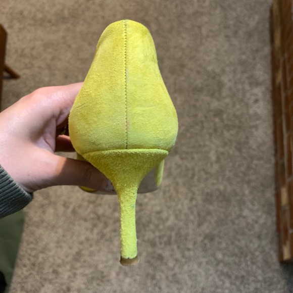 Yellow suede Donald Pliner pumps - Picture 6 of 6